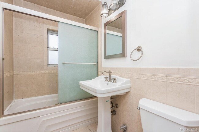 Building Photo - 183 Drake Ave