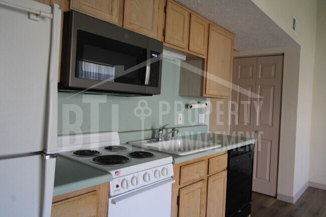Building Photo - Charming 2 Bedroom in Branson!
