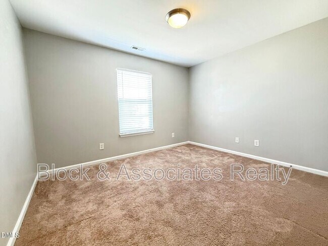 Building Photo - 420 Cline Falls Dr