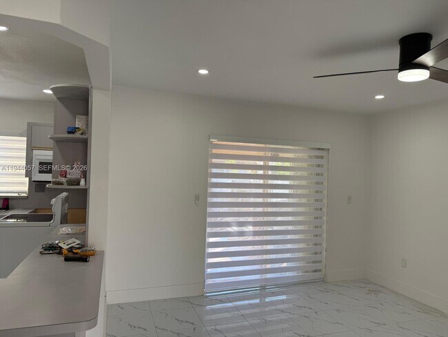 Building Photo - 1280 W 38th St