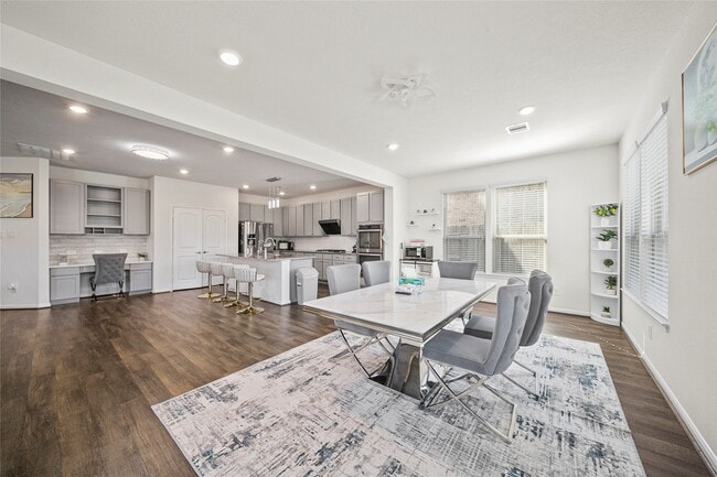 Building Photo - 5815 River Timber Trl