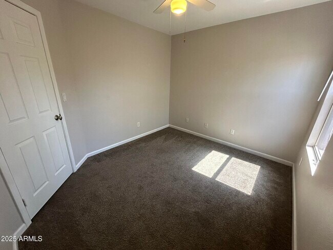 Building Photo - 7531 W Taro Ln