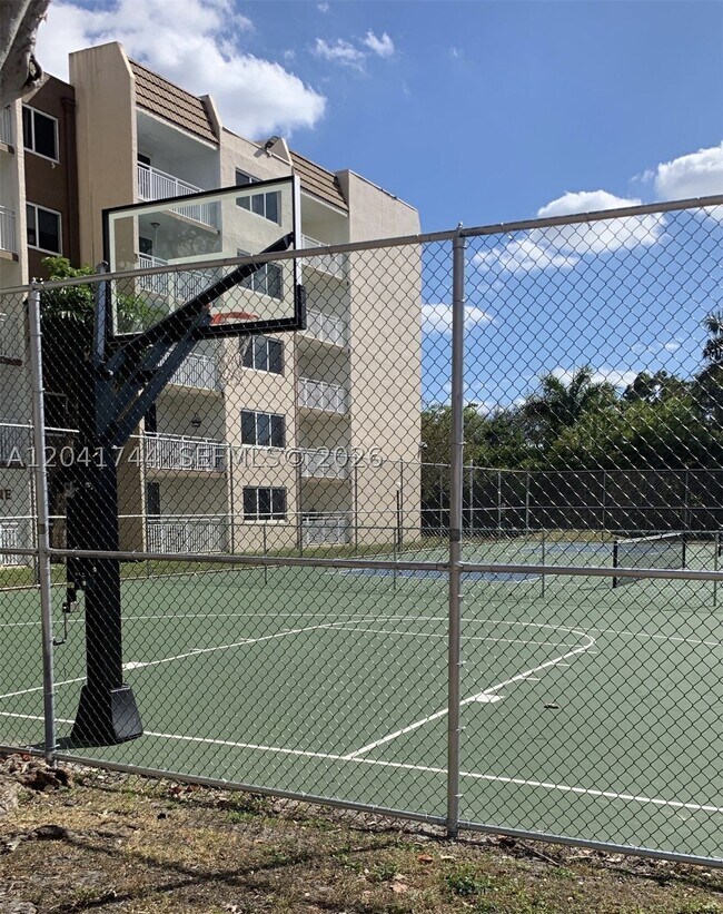 Building Photo - 6930 Miami Gardens Dr