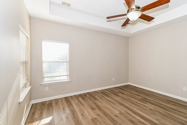 Building Photo - 9915 White Poplar Dr