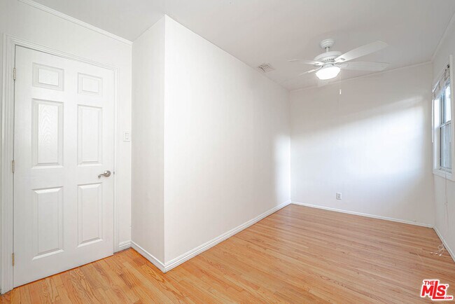 Building Photo - 5353 Don Pio Dr