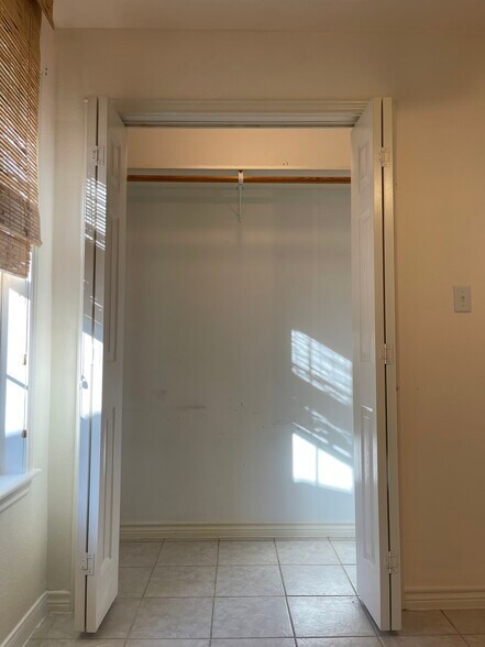 Building Photo - 594 FM 21