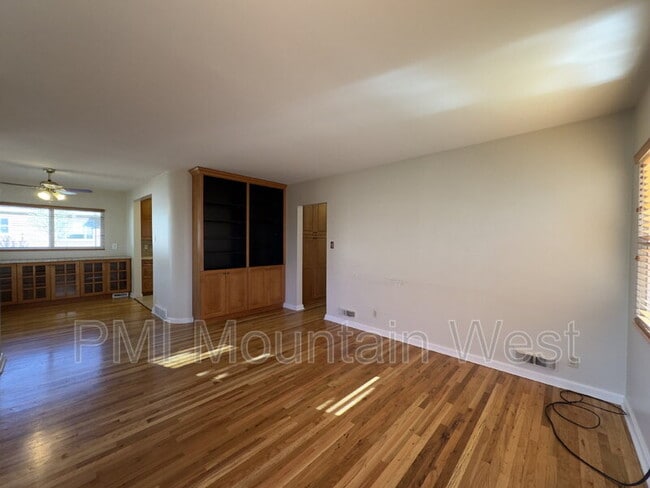 Building Photo - 1878 E Stratford Ave