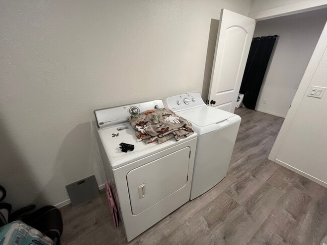 Building Photo - 125 N Walnut Ave