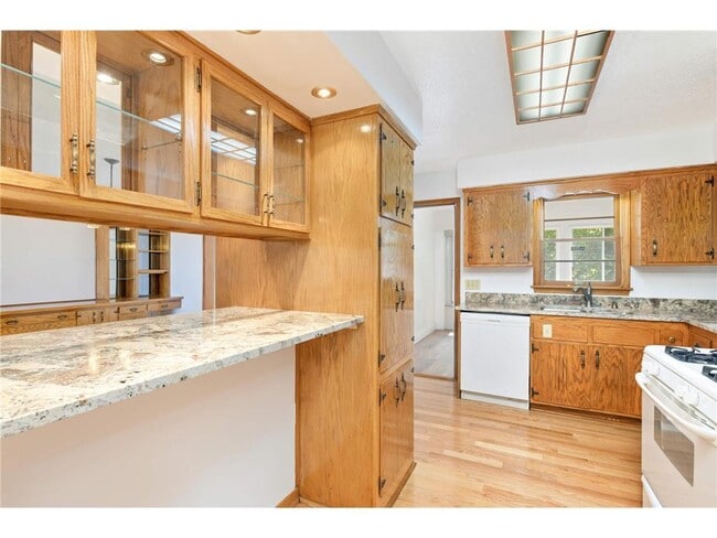 Building Photo - 5867 Central Ave NE