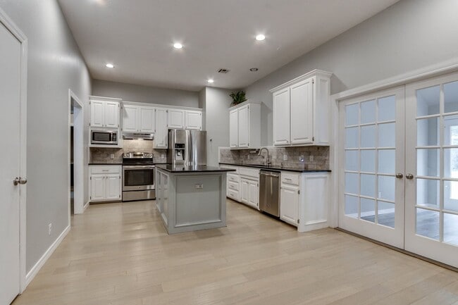 Building Photo - Spacious Retreat with a Park-Like Backyard