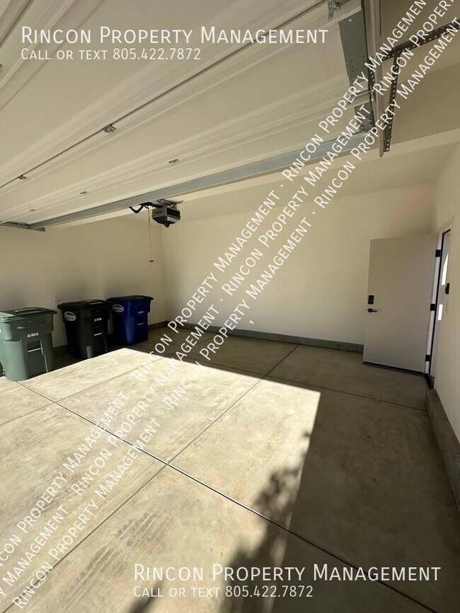 Building Photo - ROOM IN LARGE HOUSE FOR RENT!!! Bathroom a...