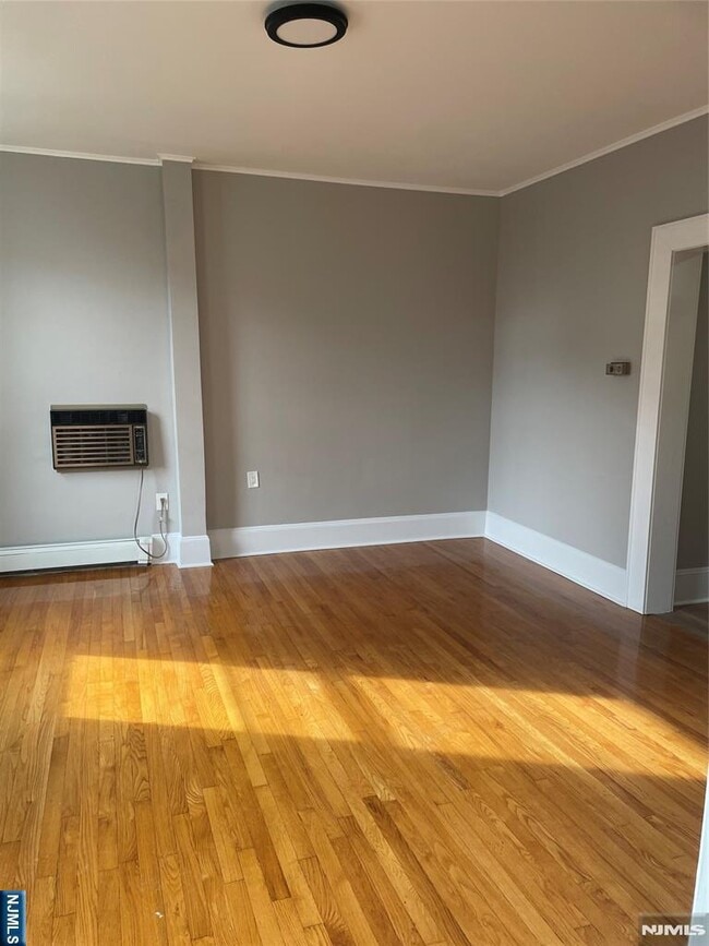 Building Photo - 508 2nd St