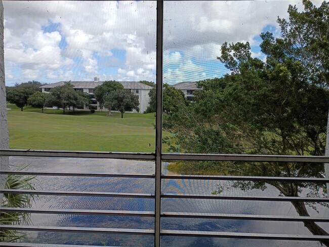 Building Photo - Stylish Remodeled Condo with Scenic Water ...