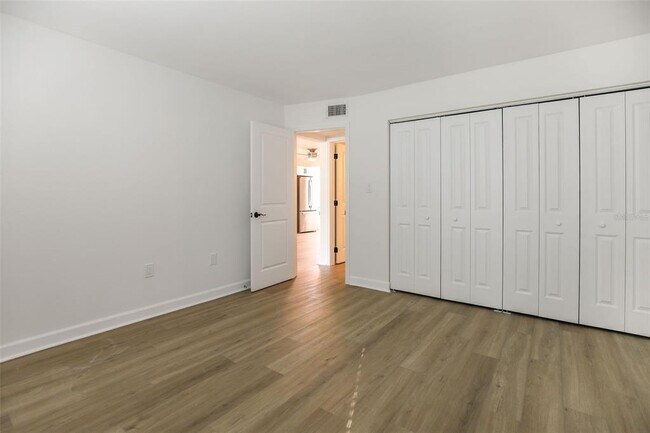 Building Photo - 4570 Overlook Dr NE