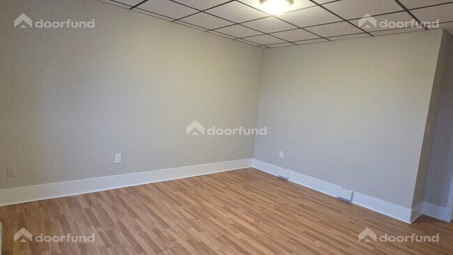 Building Photo - 147 Oak St