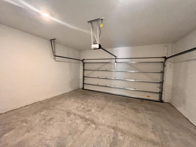 Building Photo - 6442 Pine Warbler Wy