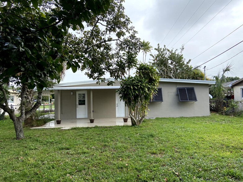 Building Photo - 785 Hibiscus Dr