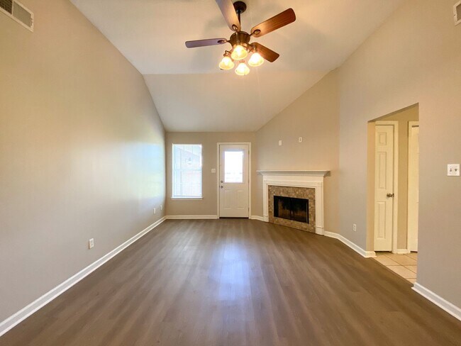 Building Photo - 3 bed, 2 bath home with wonderful curb appeal near N. Germantown Parkway.