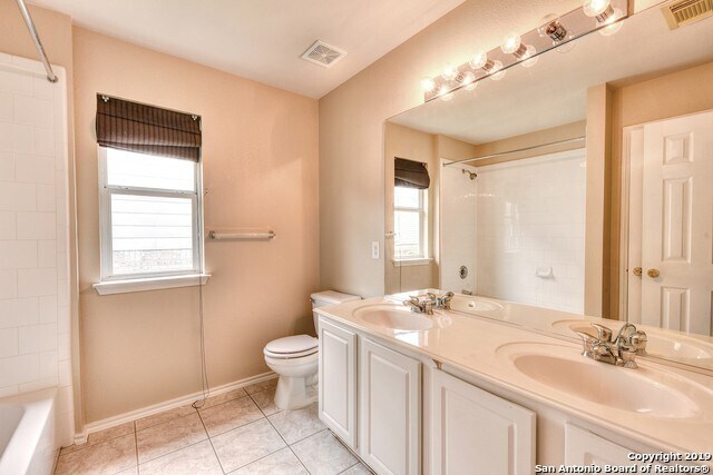 Building Photo - 5 Bedroom/3 Bath Village at Encino Park Su...