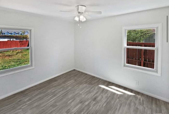 Building Photo - 5728 Hazelbrook Ave