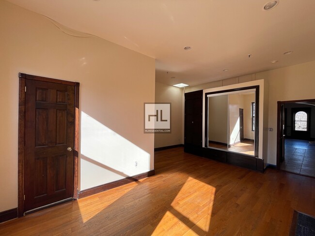 Building Photo - Gorgeous 1 Bedroom | West 120th Street, So...