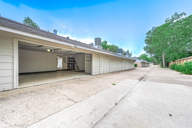 Building Photo - 727 Bunker Hill Rd