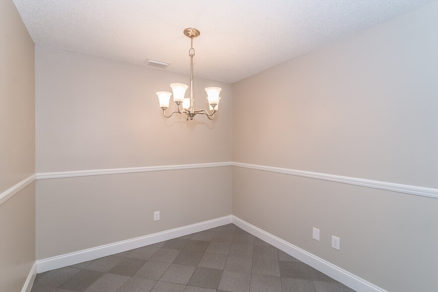 Building Photo - 2221 Alderney Ct