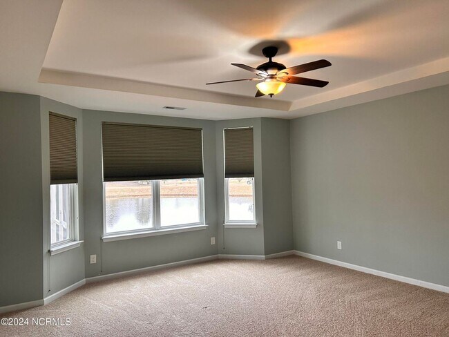 Building Photo - BEAUTIFUL HOME AVAILABLE APRIL 1ST