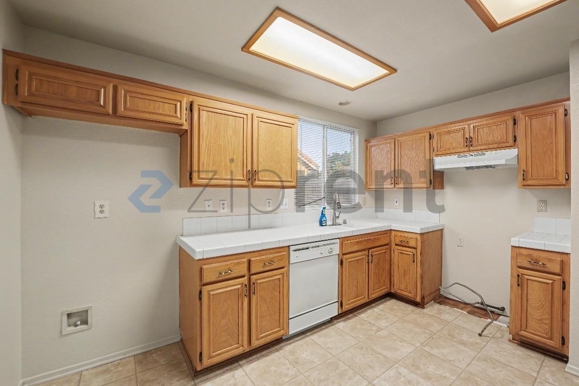 Building Photo - Unit