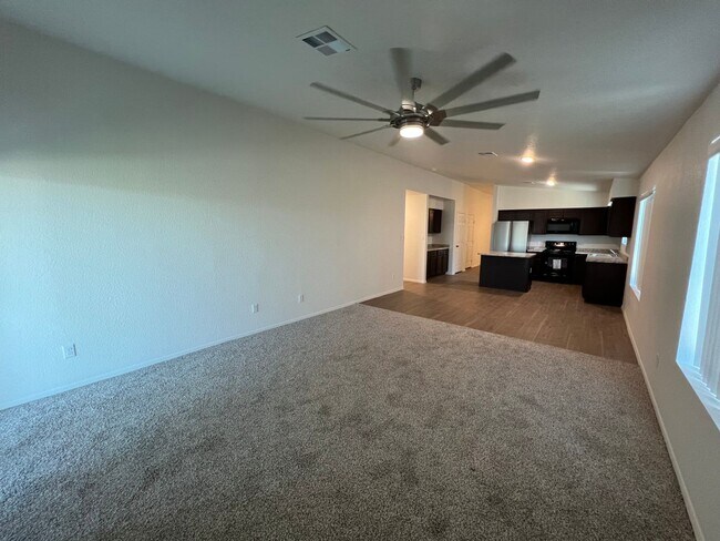 Building Photo - NEWER 4 BEDROOM HOME!