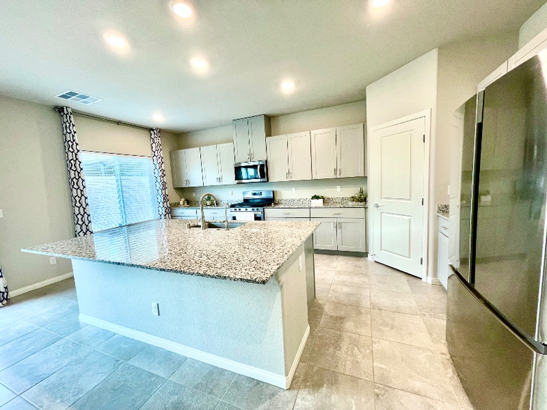 Building Photo - 4039 Lady Fern Ave