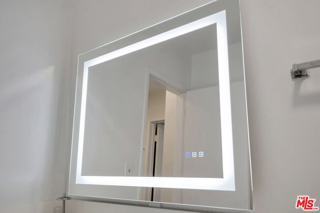 Building Photo - 932 Wilcox Ave