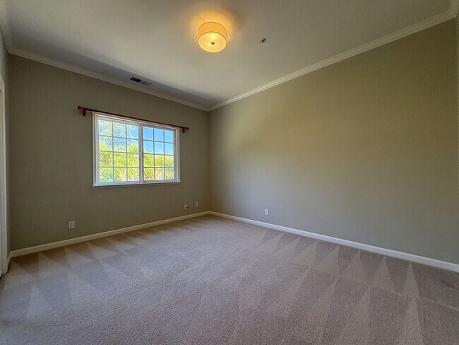 Building Photo - Spacious 3BR + Office | 2,150 SF | 2-Car Garage | Prime Menlo Park