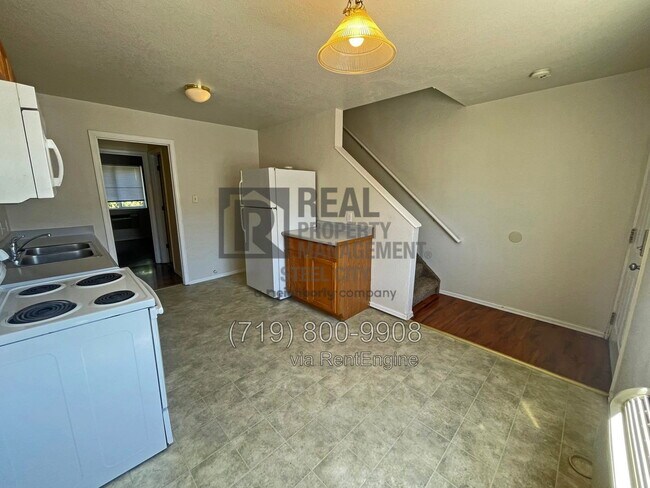Building Photo - 1713 Oakshire Ln