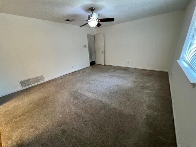 Building Photo - 3303 Galesburg Dr