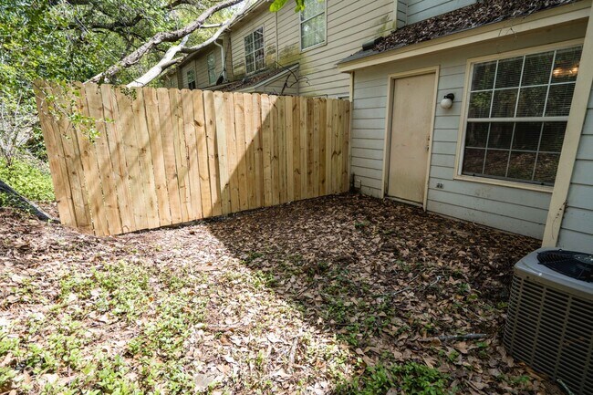 Building Photo - Cozy 2 Bedroom 2 Bathroom available NOW