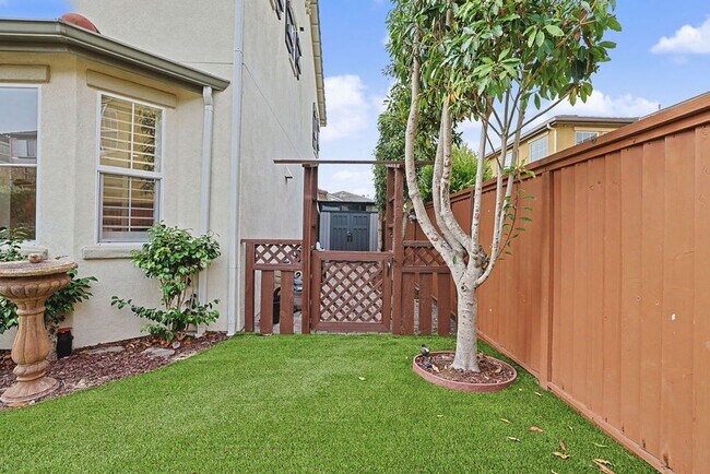 Building Photo - 4865 Peninsula Point Dr