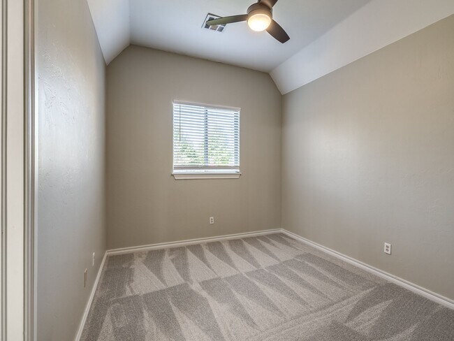 Building Photo - 8900 Belcaro Dr