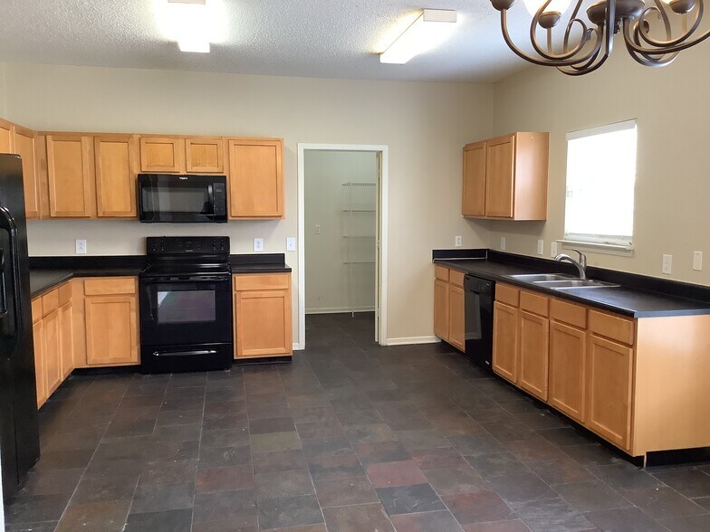 Building Photo - 5734 N Attleburg Dr