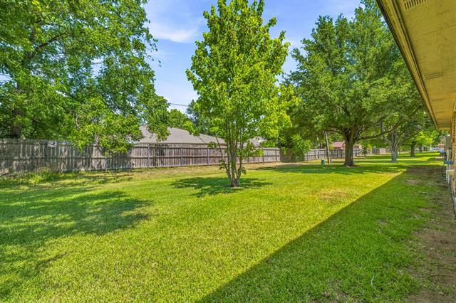 Building Photo - 231 Bluebonnet St