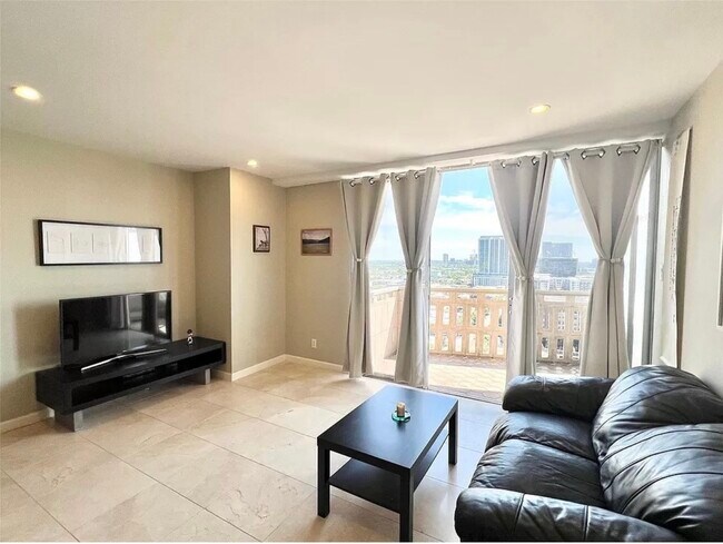 Building Photo - 2016 Main St