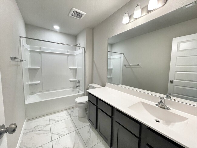 Building Photo - Adorable home located in the community of ...