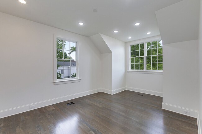 Building Photo - 1413 Clifton Ln