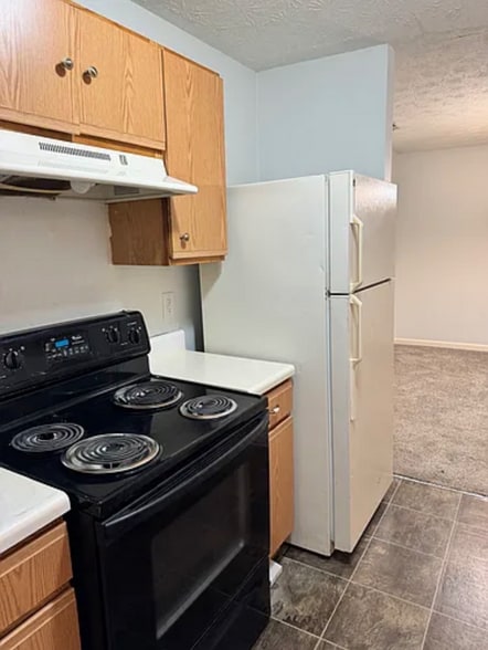 Building Photo - 4204 Fairington Ridge Cir