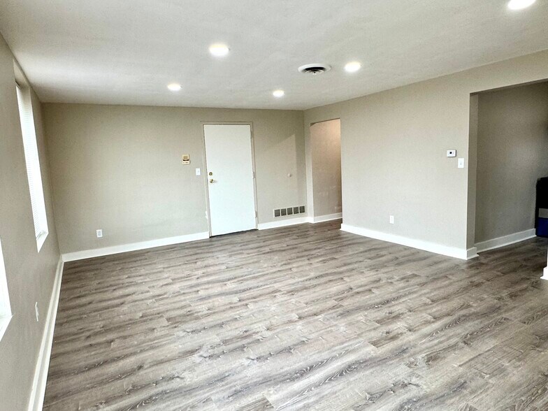 Opposite view, first doorway leads to kitchen; 2nd to bedroom/bathroom - 7100 Thomas Blvd