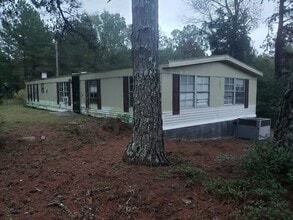 Building Photo - Rent this 4 Bedroom, 2 baths in Elgin!