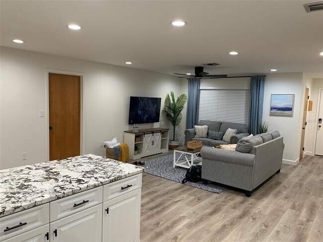 Building Photo - 23184 Glory Ave