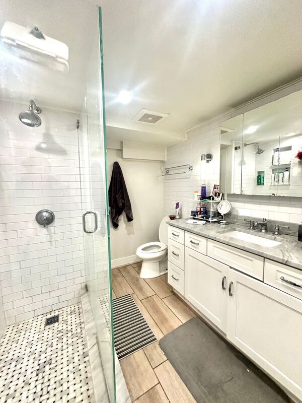 Building Photo - 1840 W Cermak Rd