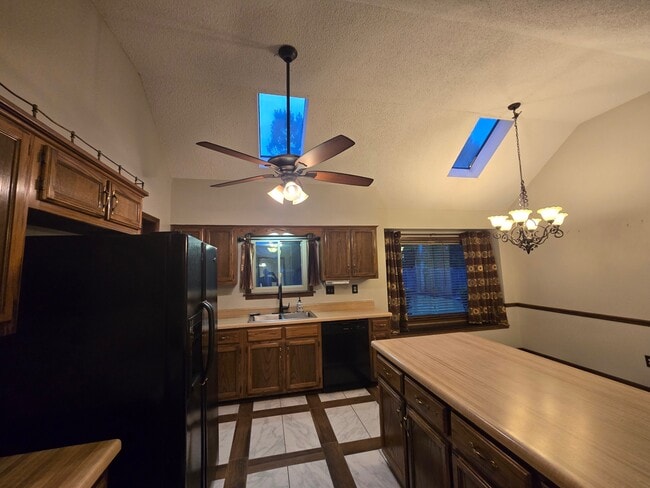 Building Photo - 4220 Glenroy Dr