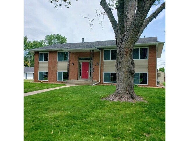 Building Photo - 2740 Xylon Ave N